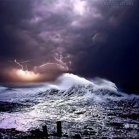 我们在暴风雨中听到了雷声的轰鸣 **we heard the roar of thunder in